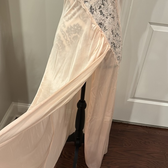 Val Mode Nightgown/ SlipDress - Picture 3 of 5